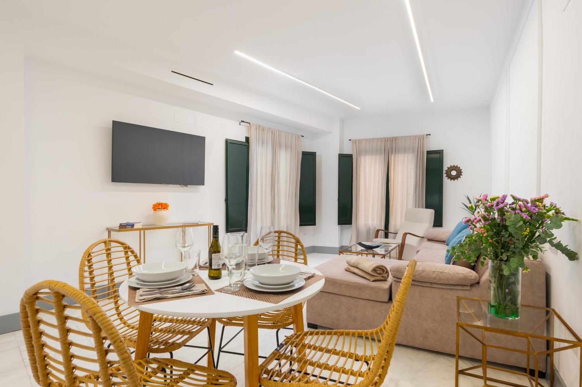Panther Home Francos Севилья Экстерьер фото