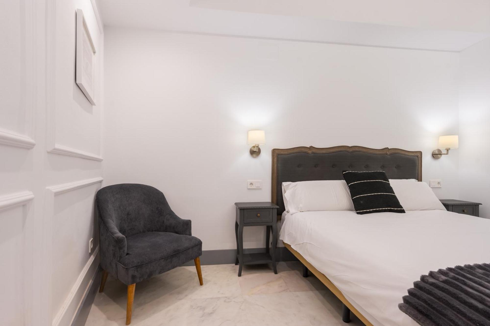 Panther Home Francos Севилья Экстерьер фото