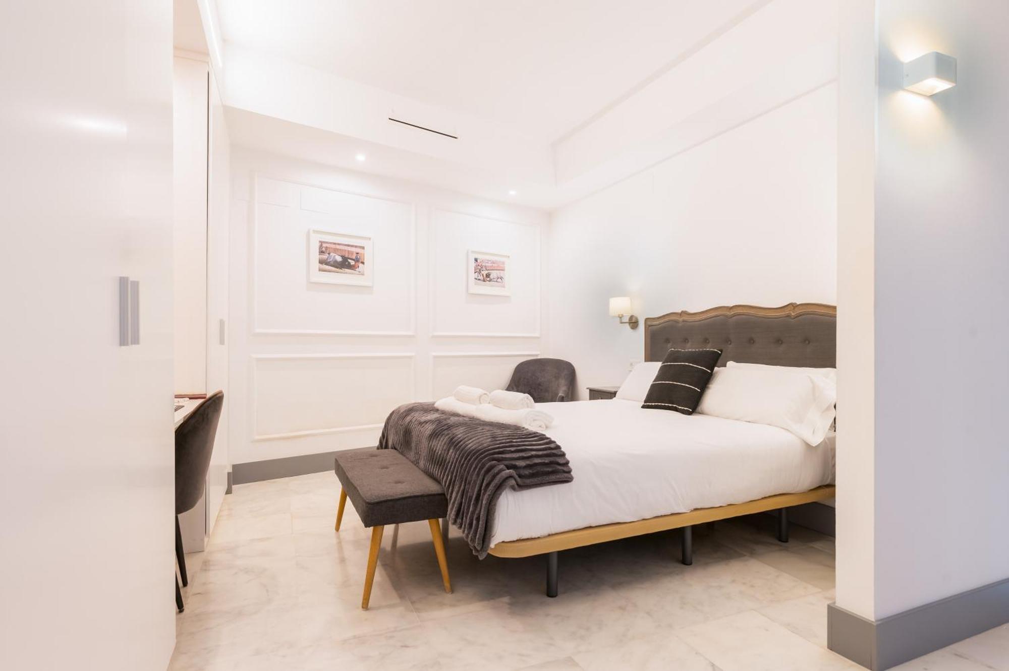 Panther Home Francos Севилья Экстерьер фото