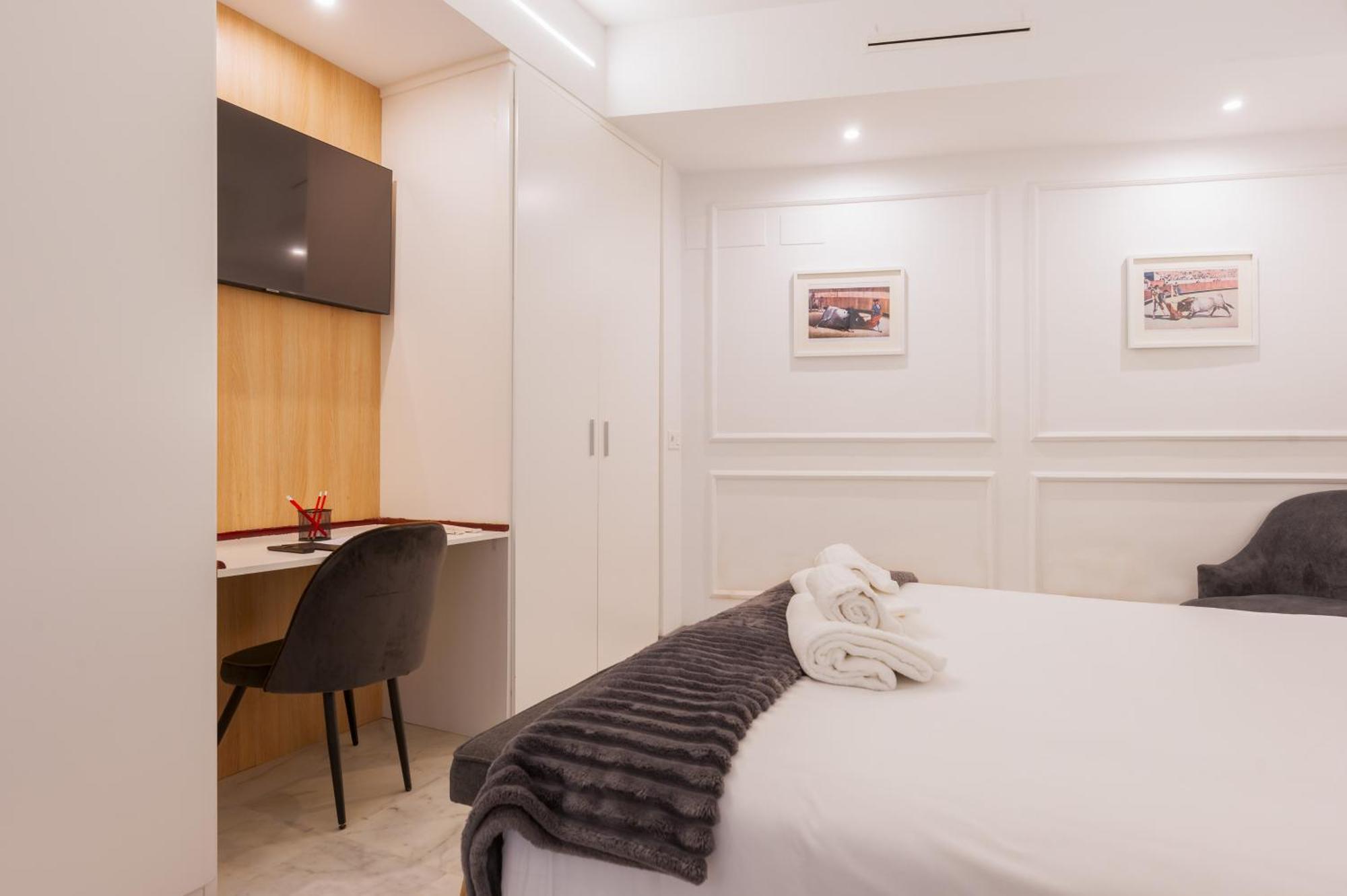 Panther Home Francos Севилья Экстерьер фото